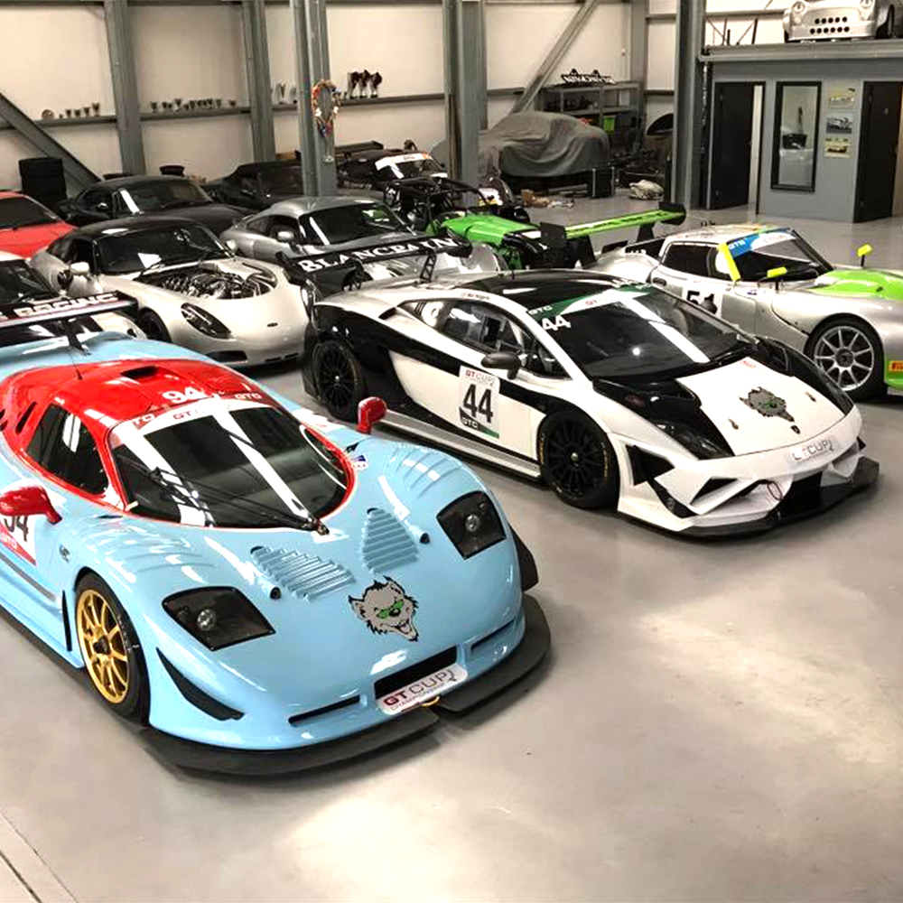 topcats racing workshop floor with blue and red mosler mt900, monochrome lamborghini gallardo and silver marcos mantis