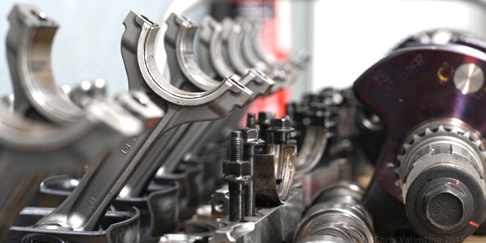 engine internals awaiting assembly at topcats racing workshop